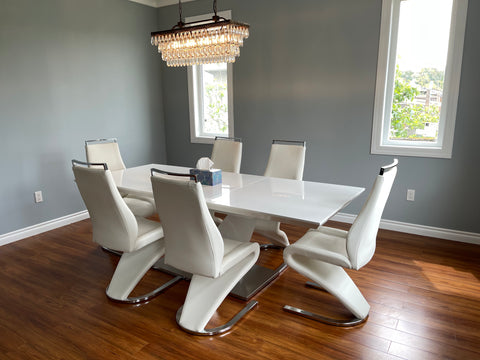 Manhattan extendable dining table